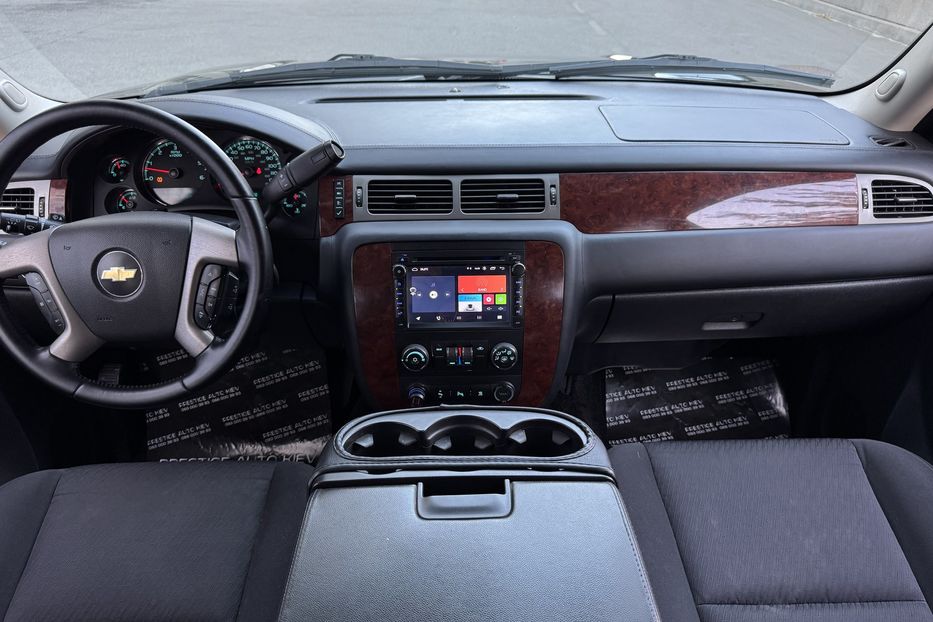 Продам Chevrolet Suburban 2011 года в Киеве