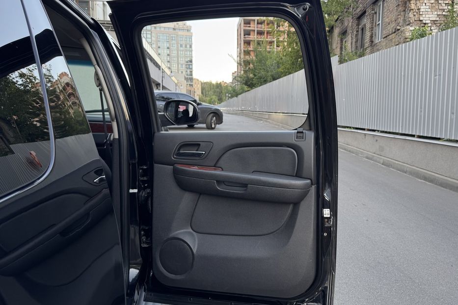 Продам Chevrolet Suburban 2011 года в Киеве