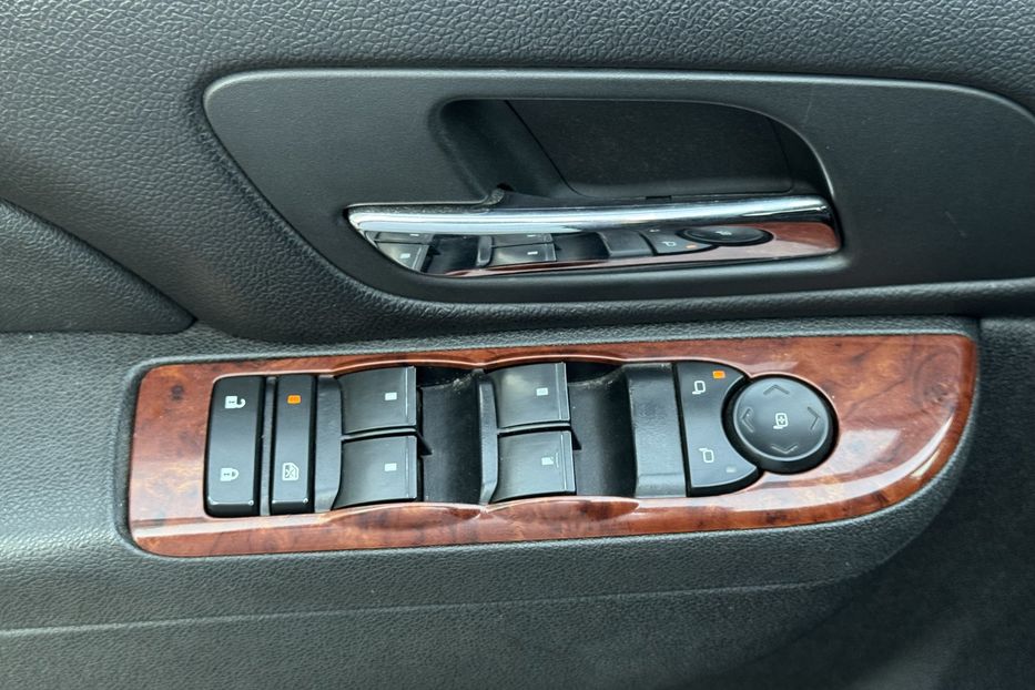 Продам Chevrolet Suburban 2011 года в Киеве