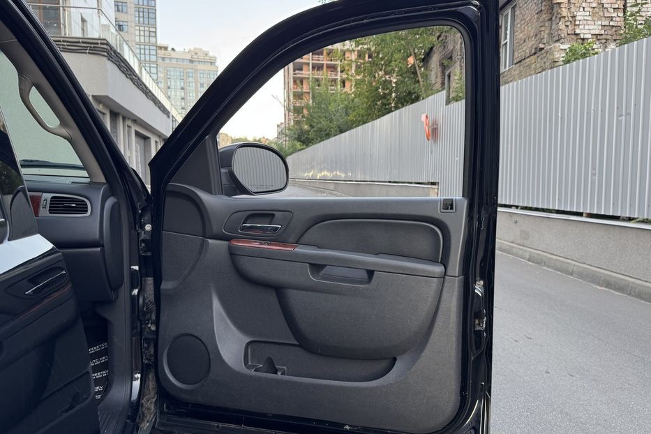 Продам Chevrolet Suburban 2011 года в Киеве