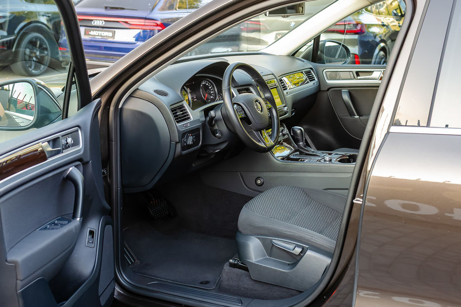 Продам Volkswagen Touareg 3.0TDI LIFE 2015 года в Киеве