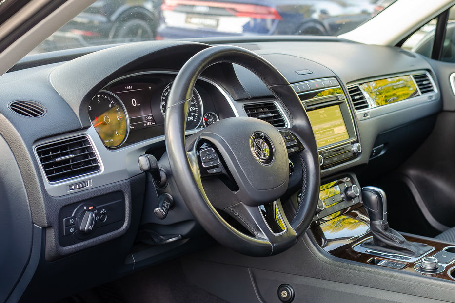 Продам Volkswagen Touareg 3.0TDI LIFE 2015 года в Киеве