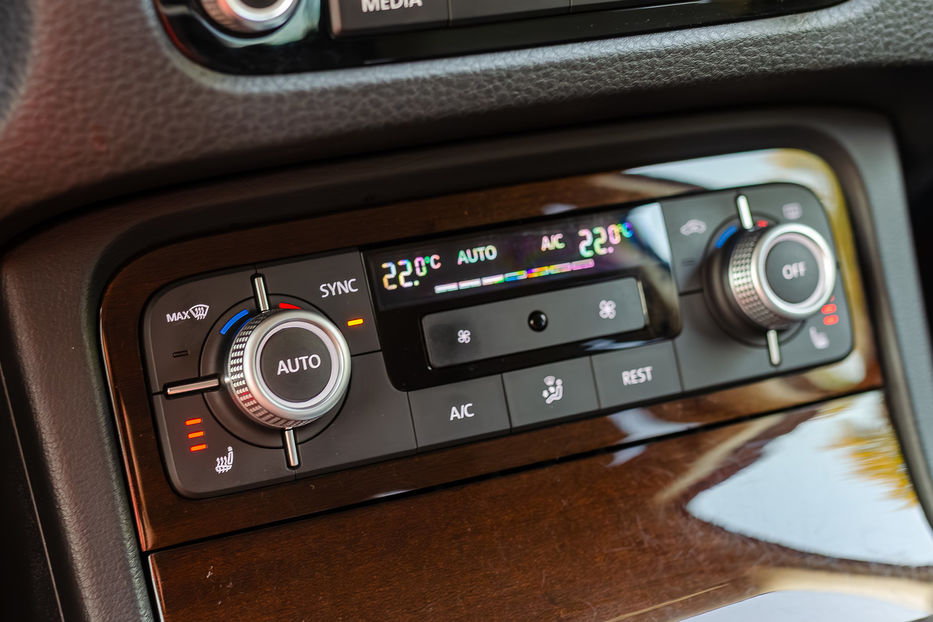 Продам Volkswagen Touareg 3.0TDI LIFE 2015 года в Киеве