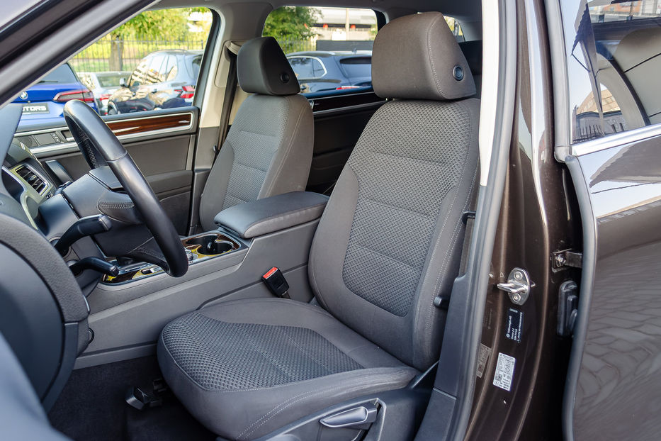 Продам Volkswagen Touareg 3.0TDI LIFE 2015 года в Киеве