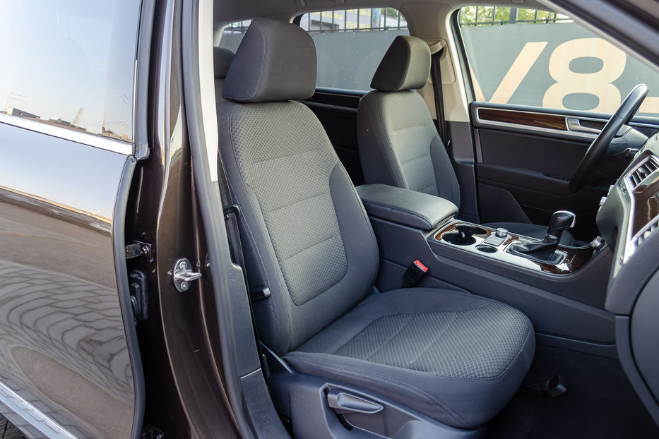 Продам Volkswagen Touareg 3.0TDI LIFE 2015 года в Киеве