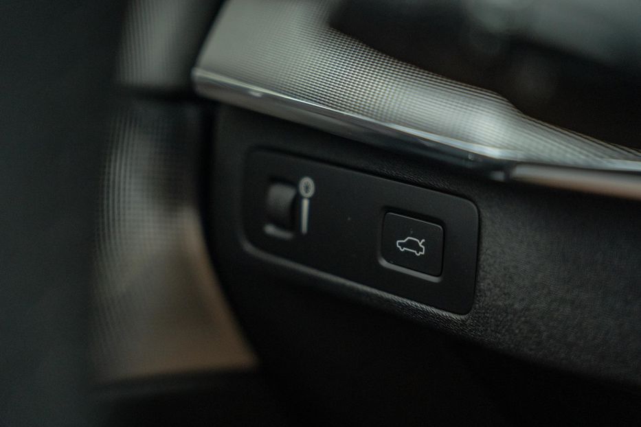 Продам Volvo XC90 T6 AWD Inscription 2015 года в Черновцах