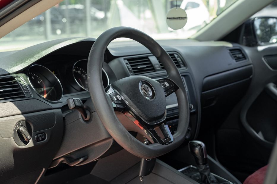 Продам Volkswagen Jetta S 2016 года в Черновцах