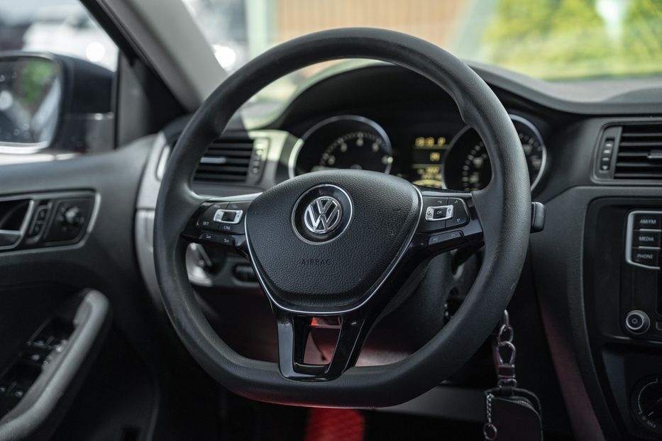 Продам Volkswagen Jetta S 2016 года в Черновцах