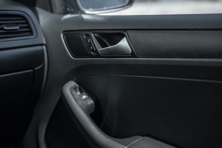 Продам Volkswagen Jetta S 2016 года в Черновцах