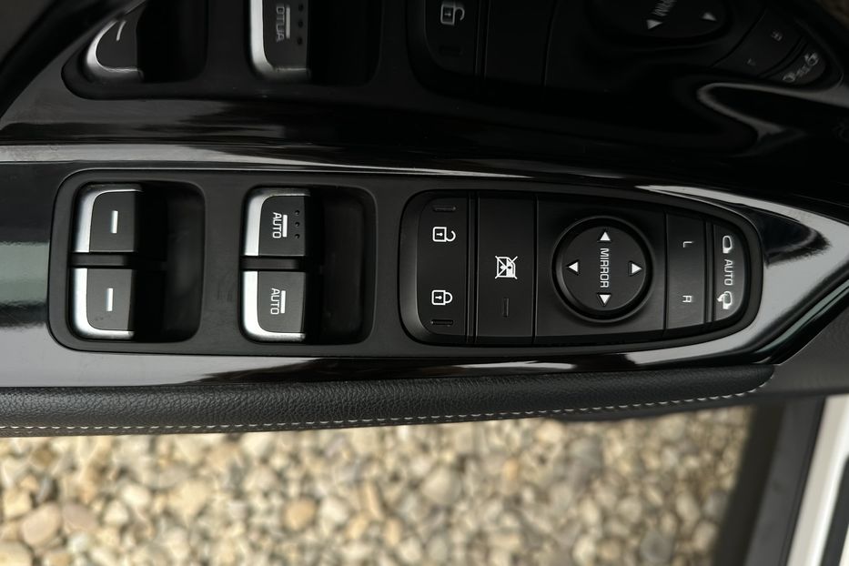 Продам Kia Niro 64 кВт Макс. комплектектація 2020 года в Львове