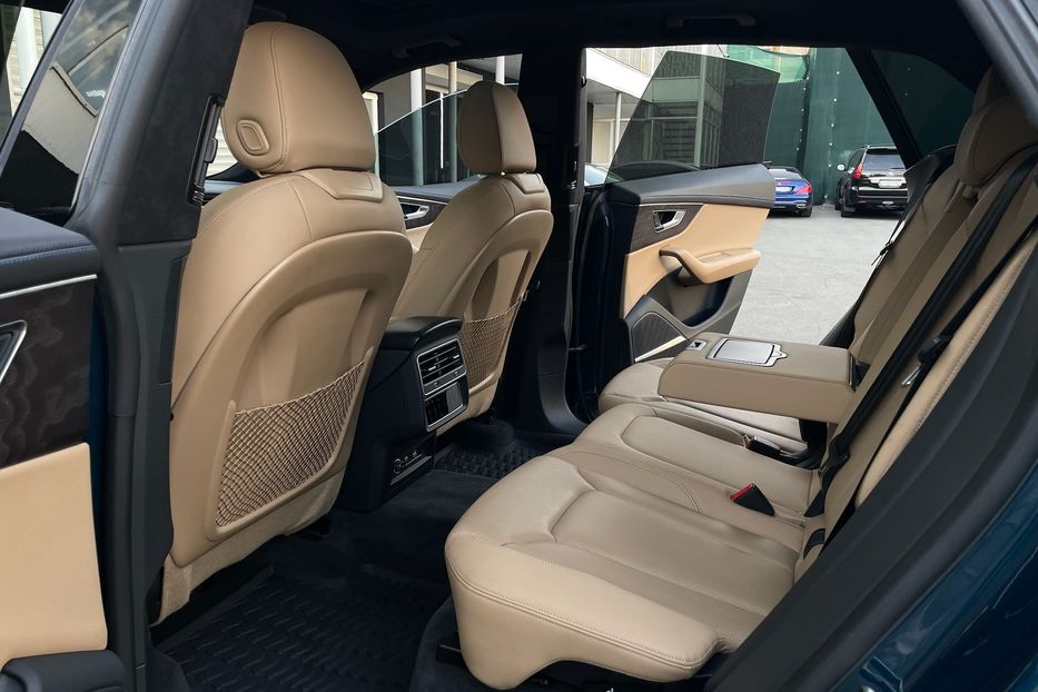 Продам Audi Q8 55 TFSI S-line 2019 года в Киеве