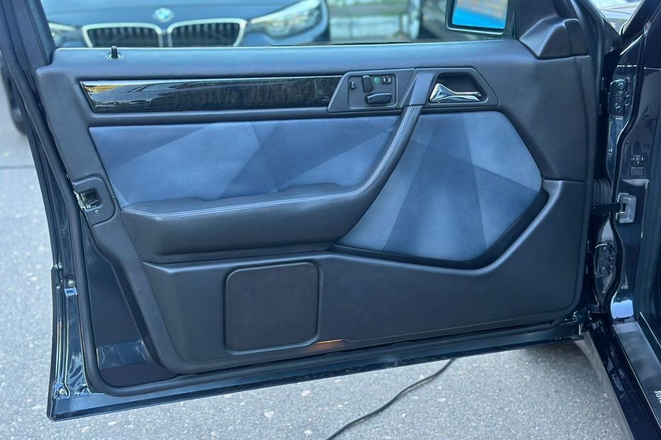 Продам Mercedes-Benz E-Class 1995 года в Киеве