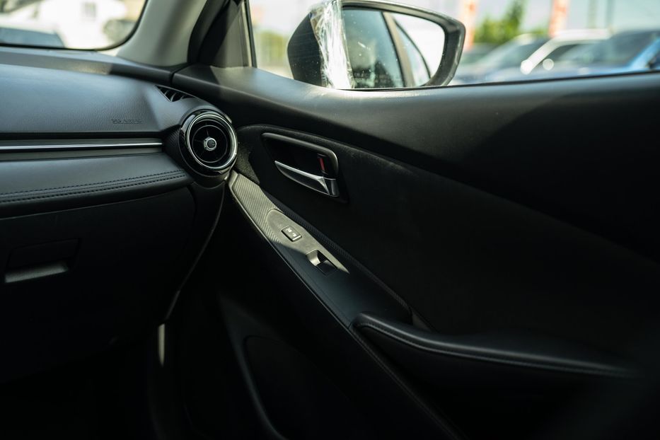 Продам Toyota Yaris 2017 года в Черновцах