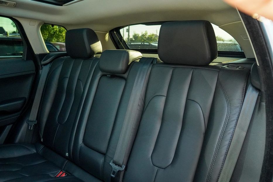 Продам Land Rover Range Rover Evoque Pure Plus 2015 года в Черновцах
