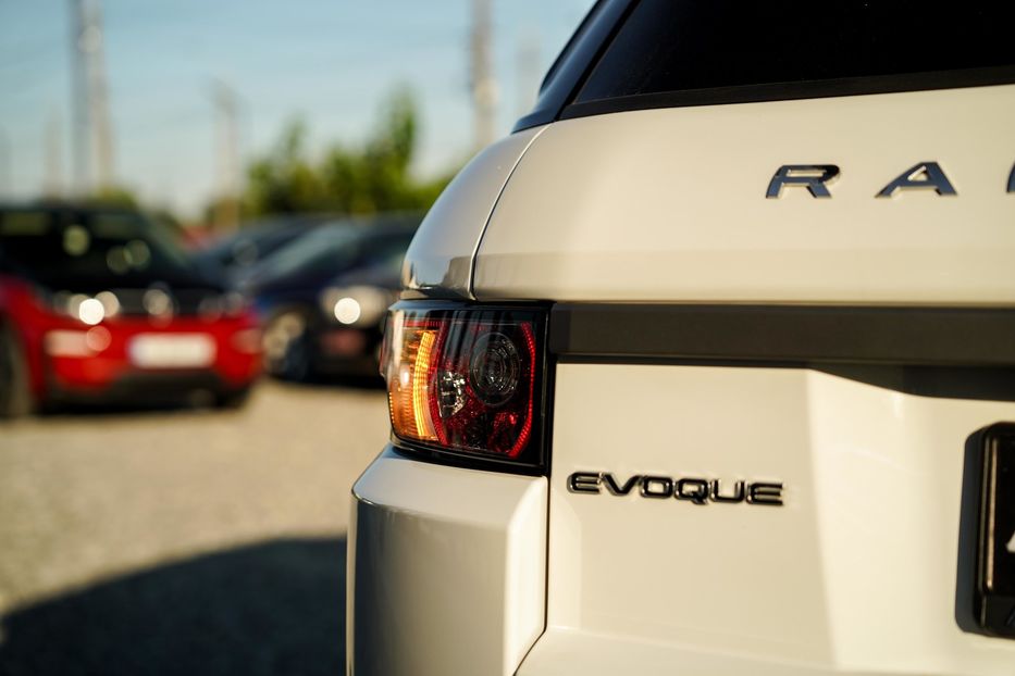 Продам Land Rover Range Rover Evoque Pure Plus 2015 года в Черновцах
