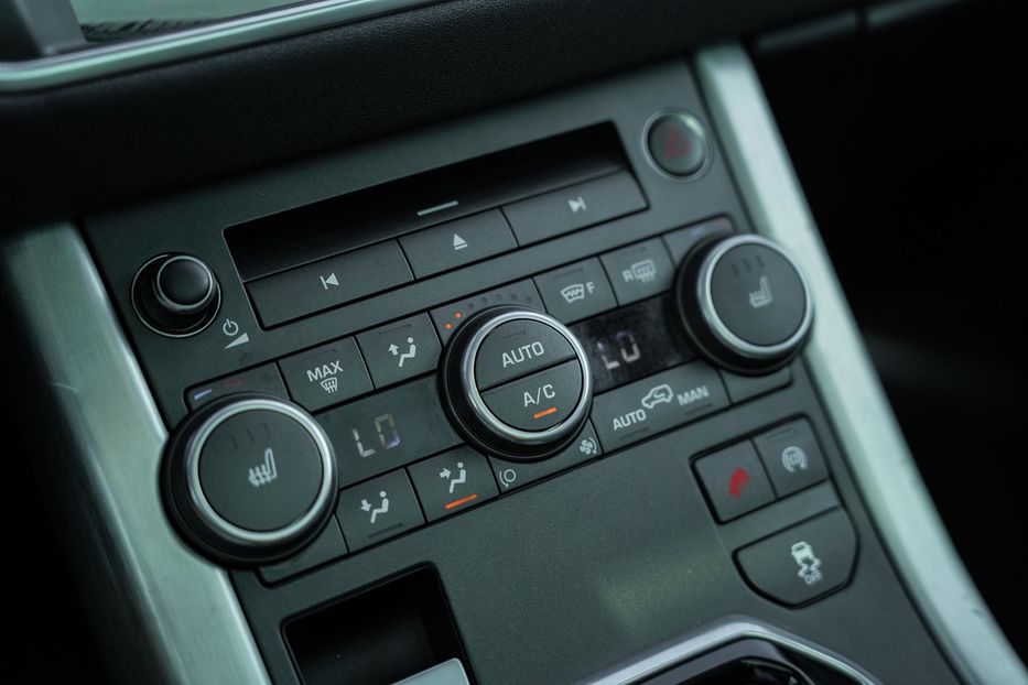 Продам Land Rover Range Rover Evoque Pure Plus 2015 года в Черновцах