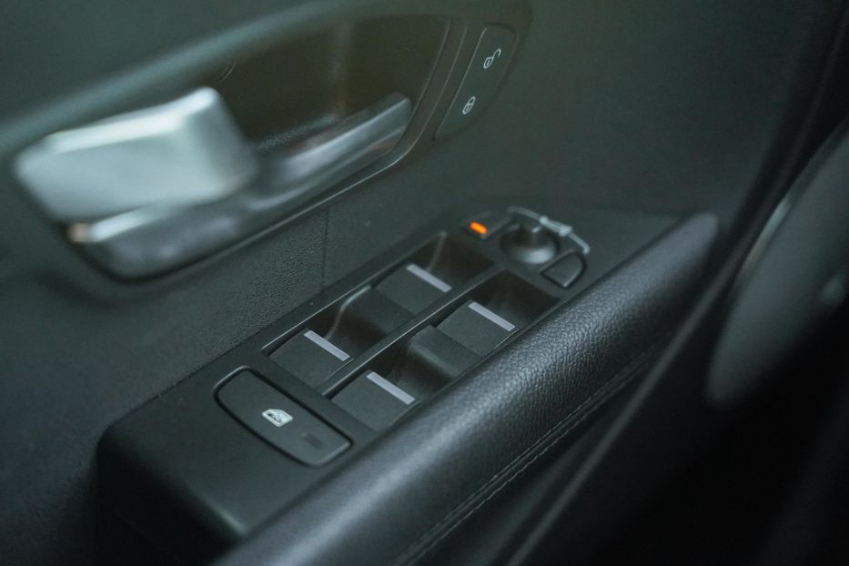 Продам Land Rover Range Rover Evoque Pure Plus 2015 года в Черновцах