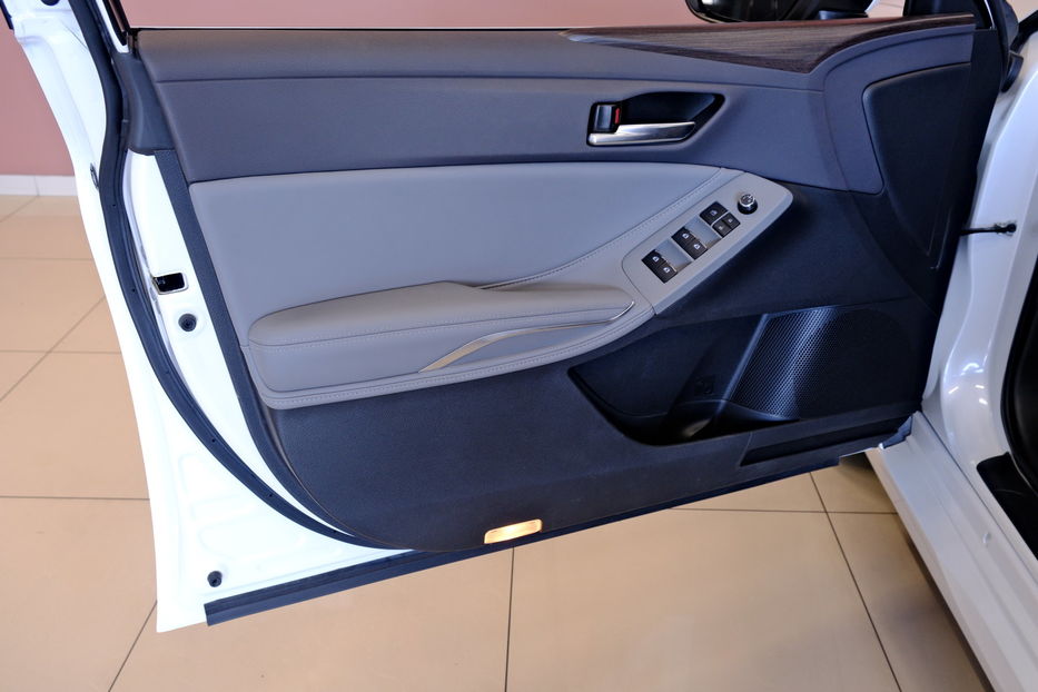 Продам Toyota Avalon 2019 года в Одессе