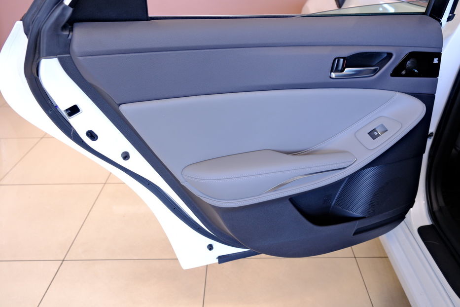 Продам Toyota Avalon 2019 года в Одессе