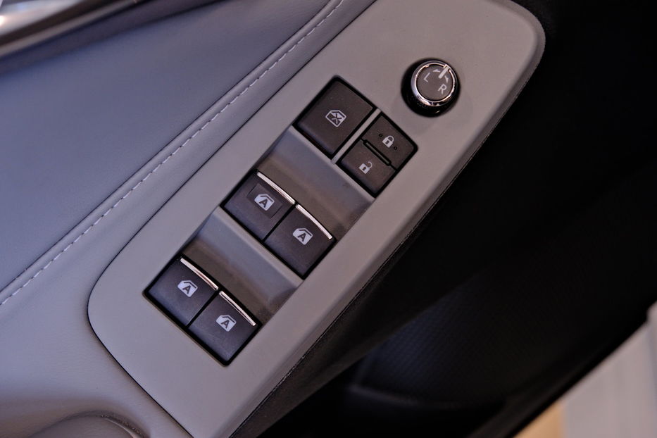 Продам Toyota Avalon 2019 года в Одессе