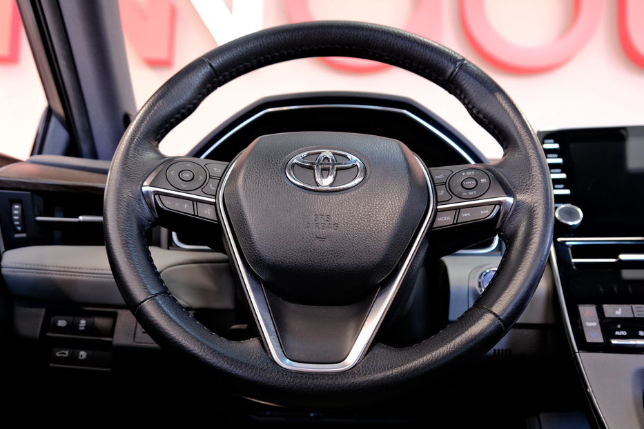 Продам Toyota Avalon 2019 года в Одессе