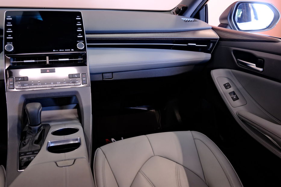 Продам Toyota Avalon 2019 года в Одессе