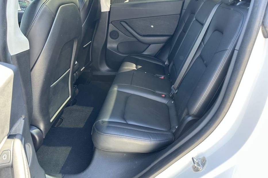 Продам Tesla Model Y Dual Motor Long Range 2021 года в Киеве