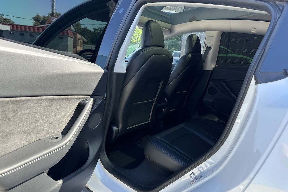 Продам Tesla Model Y Dual Motor Long Range 2021 года в Киеве