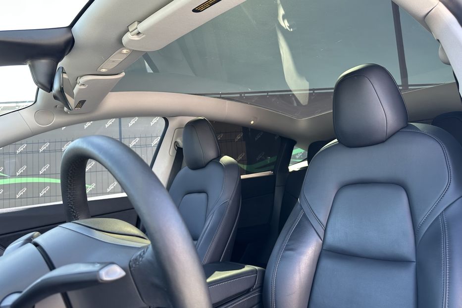Продам Tesla Model Y Dual Motor Long Range 2021 года в Киеве