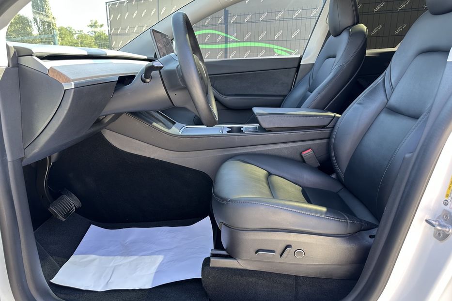 Продам Tesla Model Y Dual Motor Long Range 2021 года в Киеве