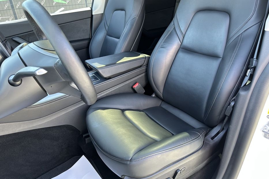 Продам Tesla Model Y Dual Motor Long Range 2021 года в Киеве