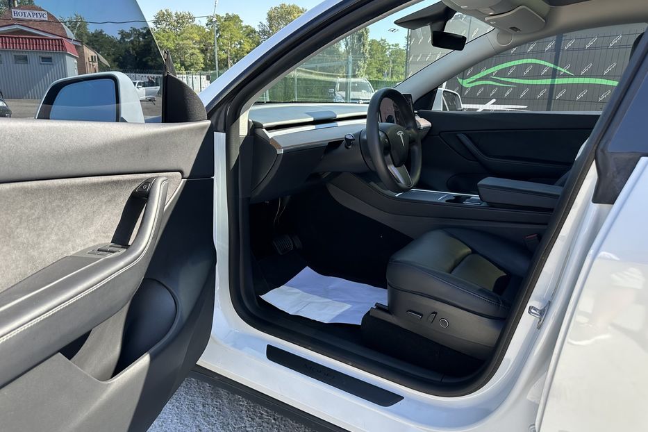 Продам Tesla Model Y Dual Motor Long Range 2021 года в Киеве