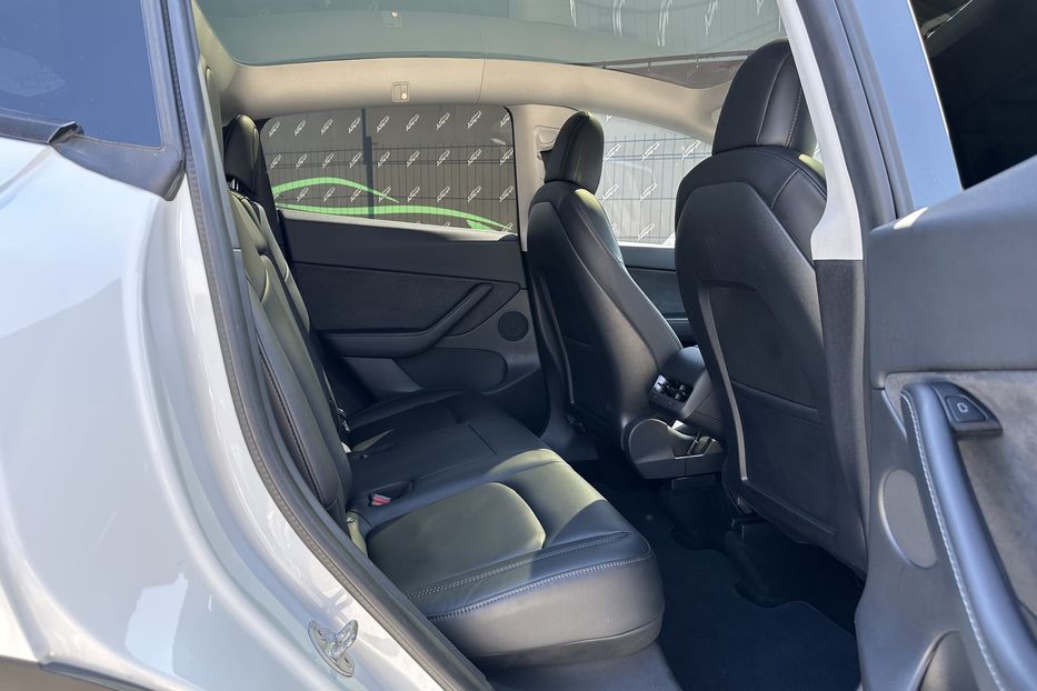 Продам Tesla Model Y Dual Motor Long Range 2021 года в Киеве