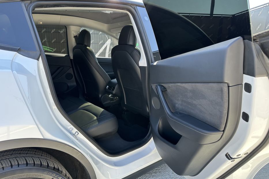 Продам Tesla Model Y Dual Motor Long Range 2021 года в Киеве