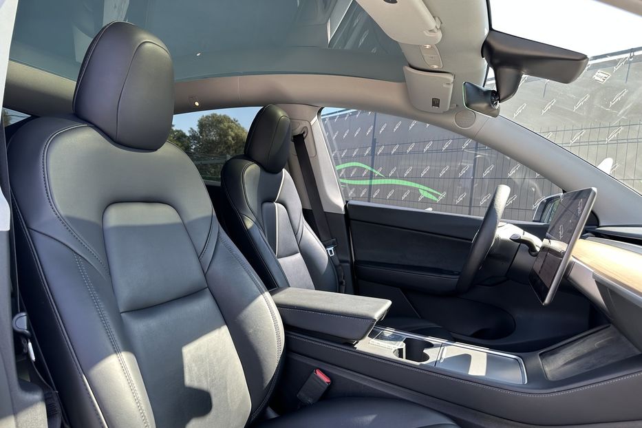 Продам Tesla Model Y Dual Motor Long Range 2021 года в Киеве