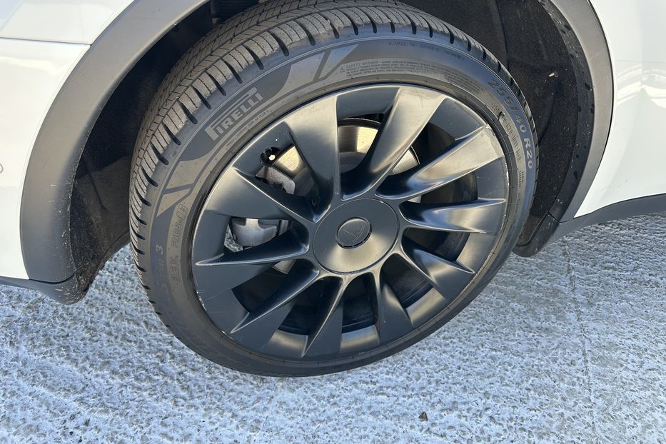 Продам Tesla Model Y Dual Motor Long Range 2021 года в Киеве