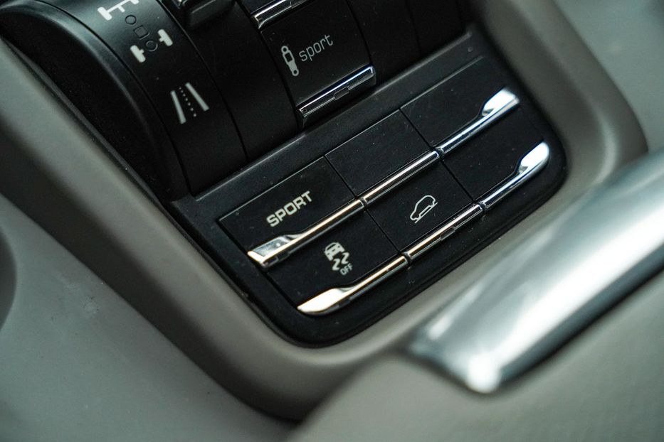 Продам Porsche Cayenne 2013 года в Черновцах
