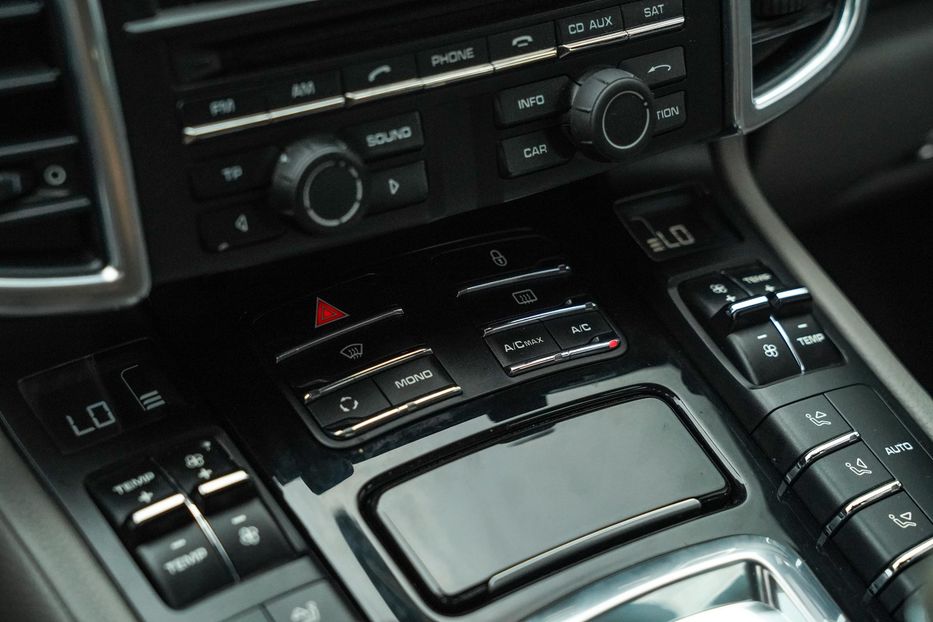 Продам Porsche Cayenne 2013 года в Черновцах