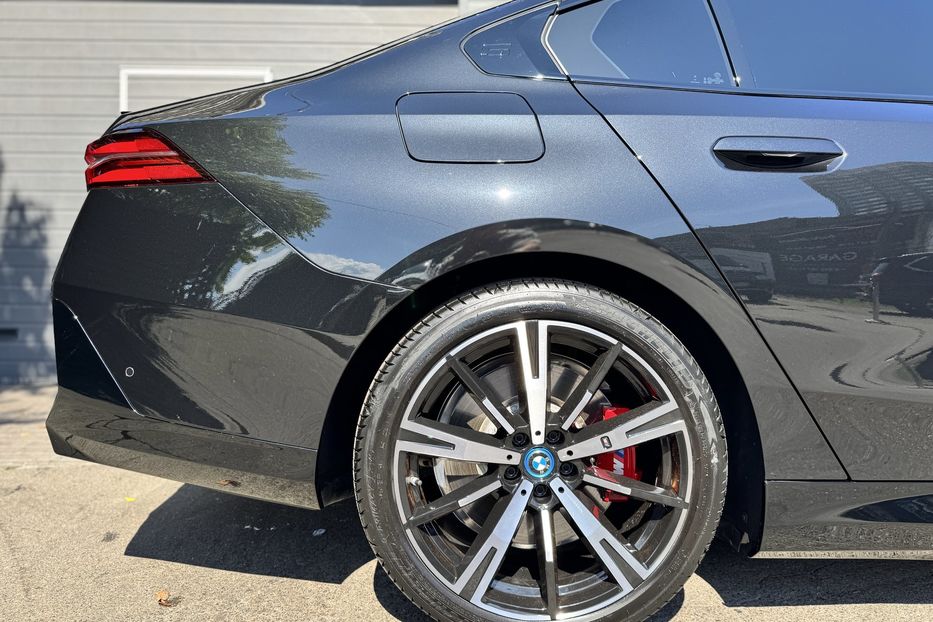 Продам BMW 5 Series GT I5 M60 xDrive 2024 года в Киеве