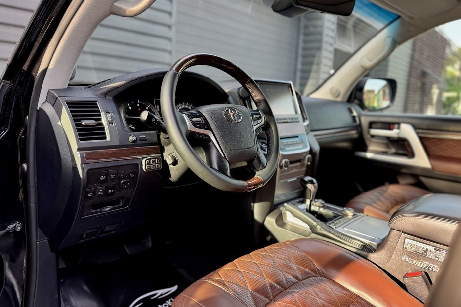 Продам Toyota Land Cruiser 200 Special Edition  2016 года в Киеве