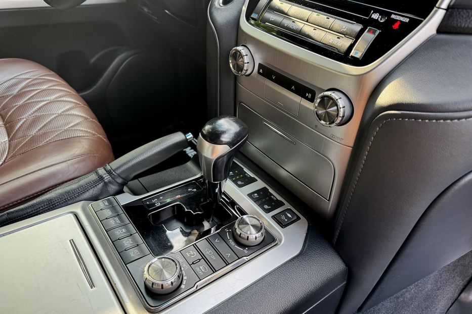 Продам Toyota Land Cruiser 200 Special Edition  2016 года в Киеве