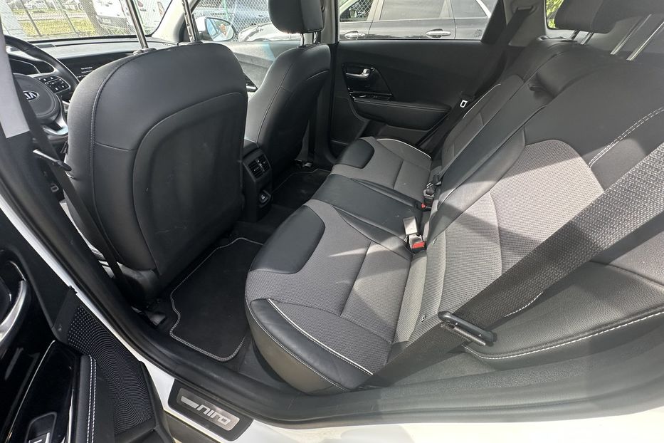 Продам Kia Niro 64квт 2021 года в Львове