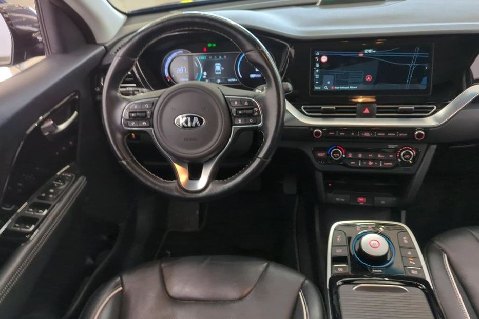 Продам Kia Niro 64КВТ  2020 года в Львове