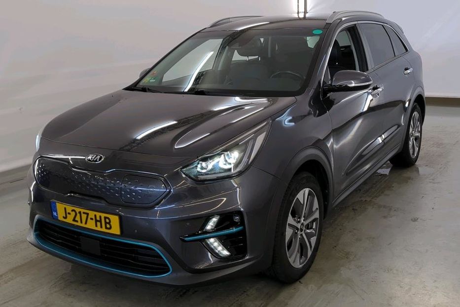 Продам Kia Niro 64КВТ  2020 года в Львове