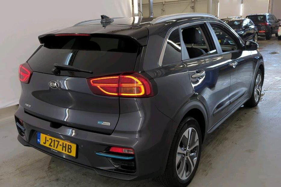 Продам Kia Niro 64КВТ  2020 года в Львове