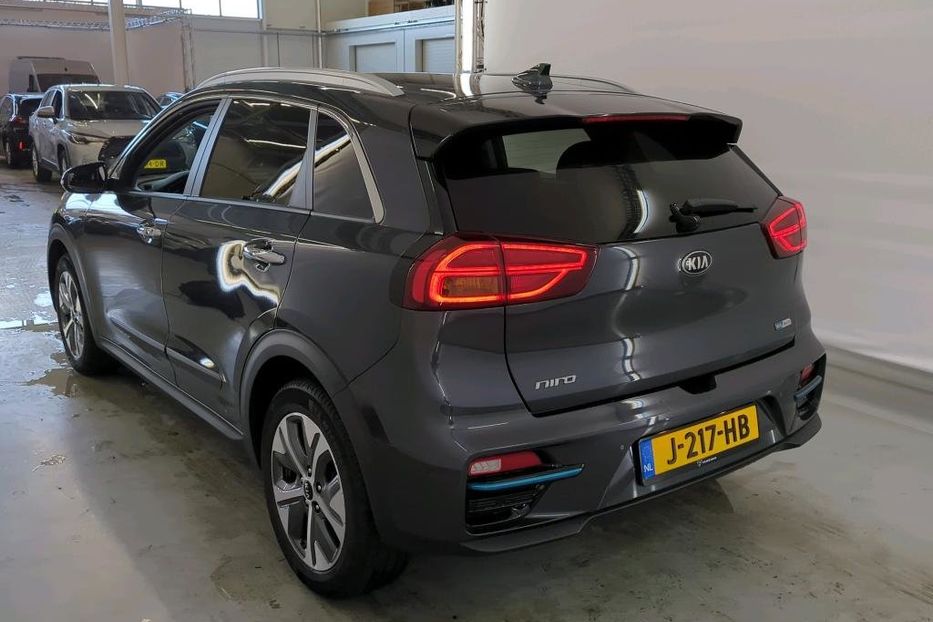 Продам Kia Niro 64КВТ  2020 года в Львове