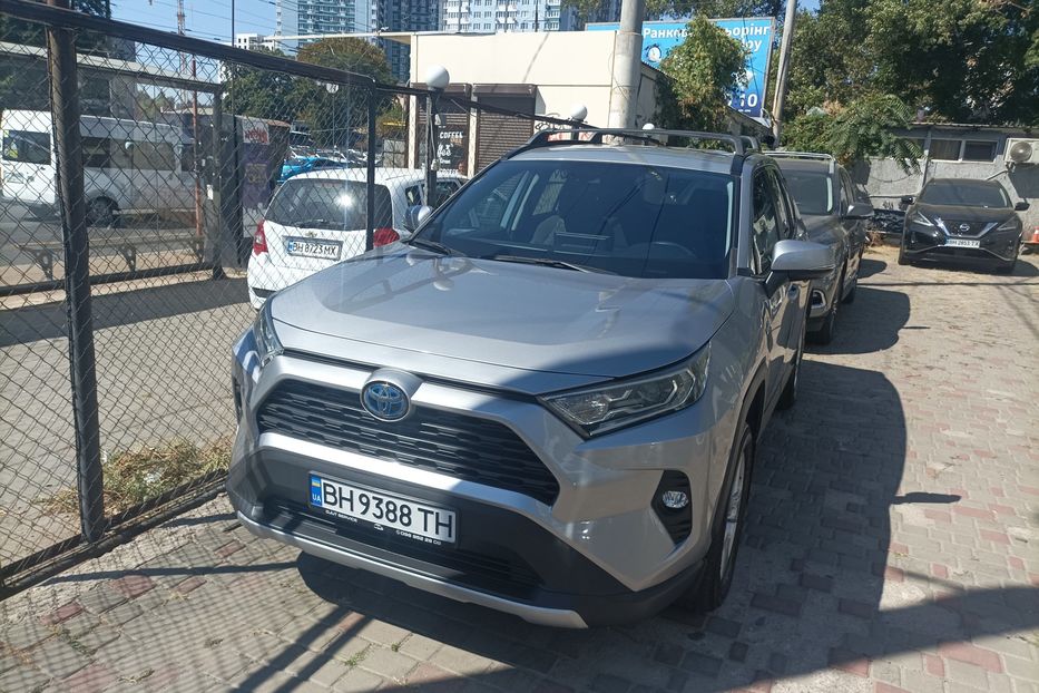 Продам Toyota Rav 4 xle 2020 года в Одессе