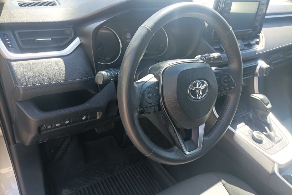 Продам Toyota Rav 4 xle 2020 года в Одессе