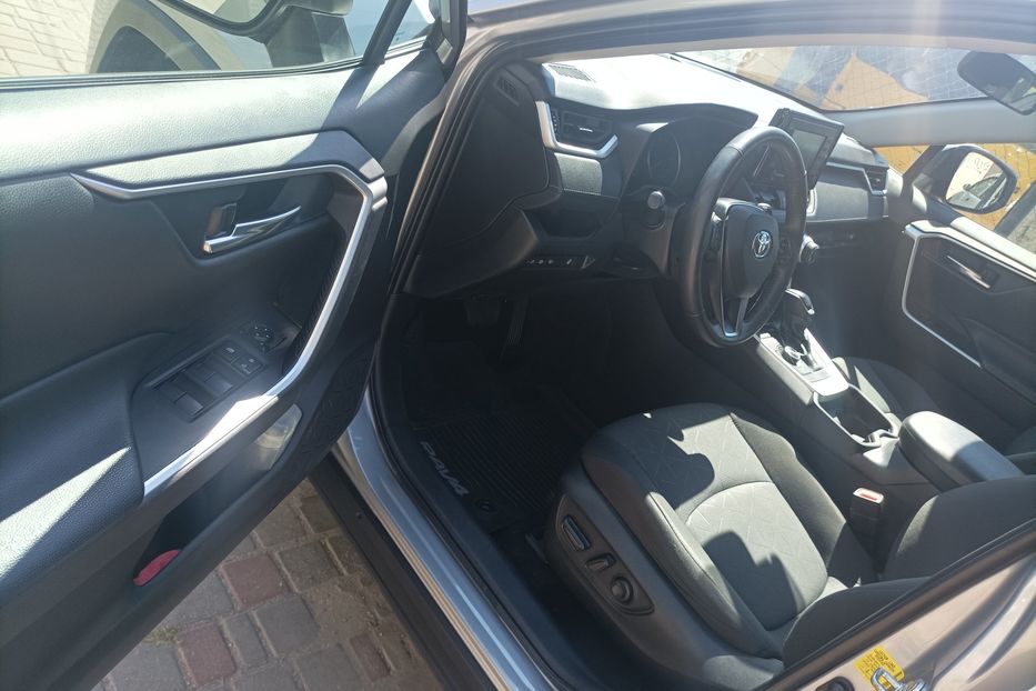Продам Toyota Rav 4 xle 2020 года в Одессе