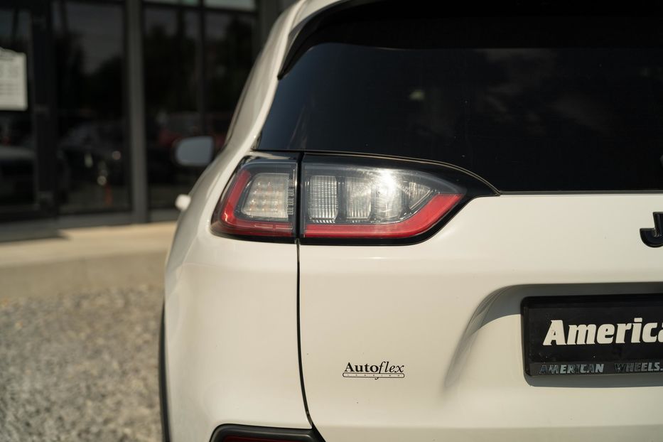 Продам Jeep Cherokee Latitude Plus 2020 года в Черновцах